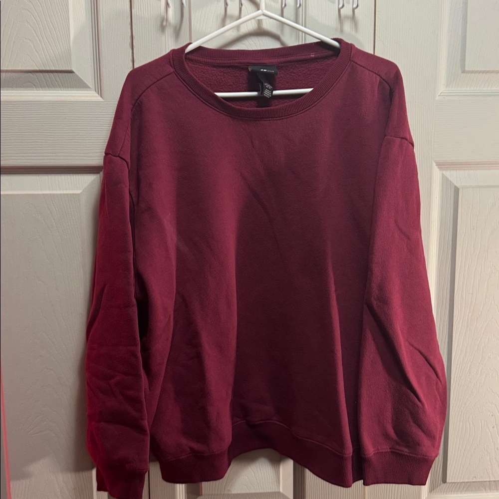 H&M Burgundy Crewneck Sweatshirt relaxed fit